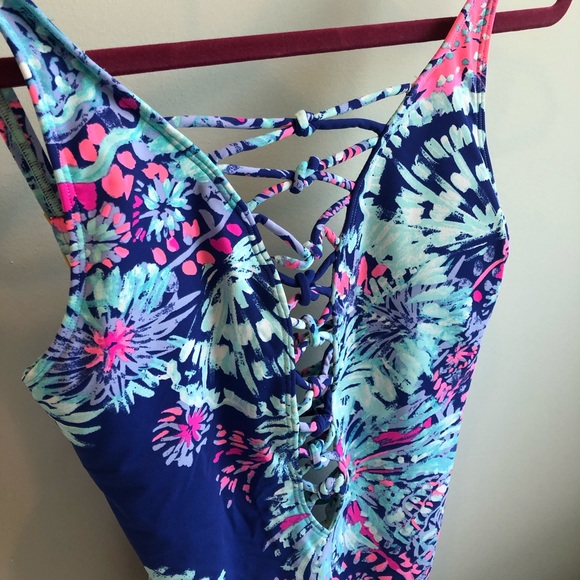 SOLD Lilly Pulitzer Isle Lattice One Piece Swim - Picture 2 of 6